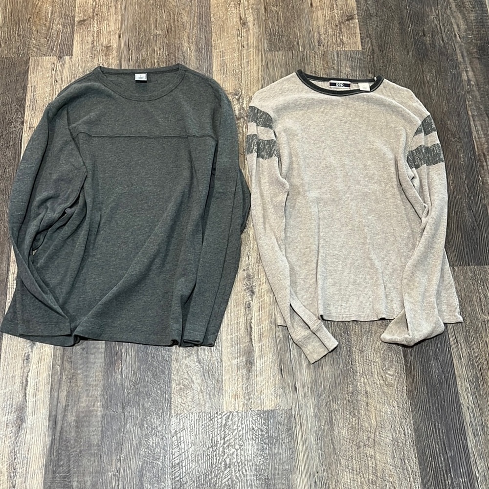 Lot of 2 long sleeve tshirts, one old navy and one GAP